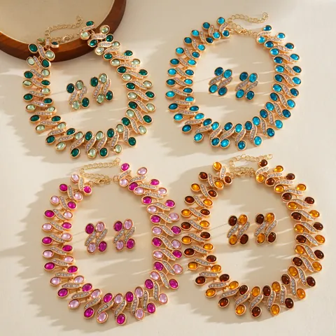 Vintage Palace Style Oval Resin Rhinestone Splicing Necklace Earring Jewelry Set Gold Plated Alloy Luxury Clavicle Chain For Women
