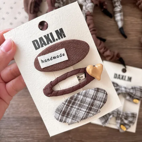 Ensemble d'Accessoires de Cheveux avec Nœud en Tissu Marron Vintage pour Femmes Doux Serre-tête à Pois et Carreaux Ensemble de Barrettes à Cheveux Fait Main Ornement de Cheveux Fille
