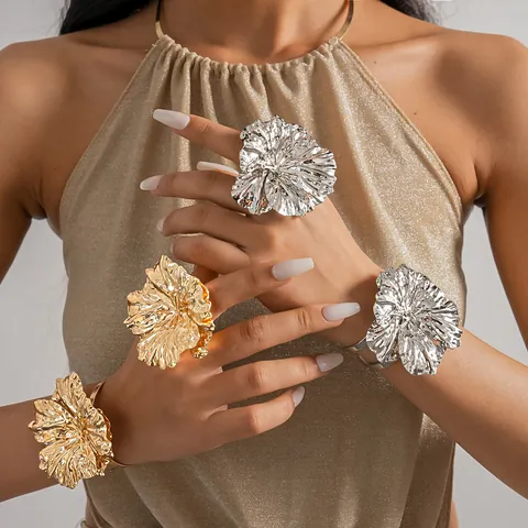 Metallic Wrinkled Flower Bracelet And Ring Oversized Statement Jewelry Gold Silver Plated European Floral Hand Jewelry For Women Party Accessory