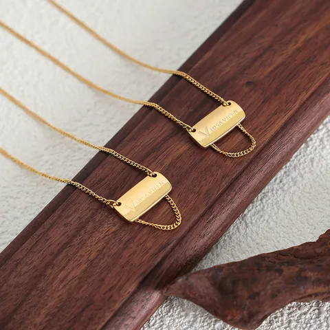 Luxus Titanstahl Rechteck Anhänger Halskette Für Damen Gold Plattiert Geometrisch Quadratisch Anhänger Quaste Gliederkette Mode Schmuck
