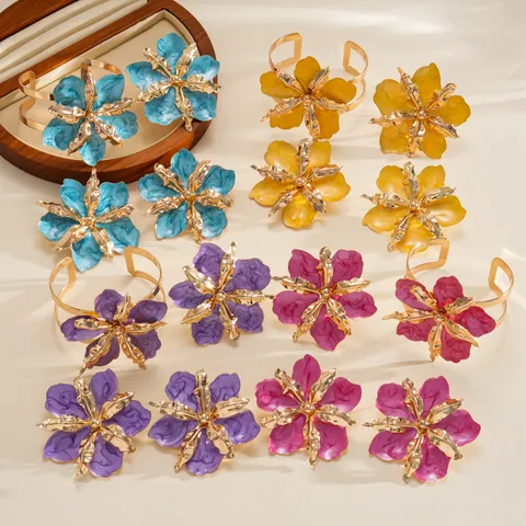 Vintage European Iron Enamel Pleated Flower Jewelry Set Open Bracelet Flower Stud Earrings And Ring For Women