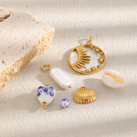 Europäische Ins Mode Edelstahl 18K Vergoldeter Anhänger DIY Keramik Blau Weiß Blumige Perlen Natur Muschel Conch Charms Für Damen