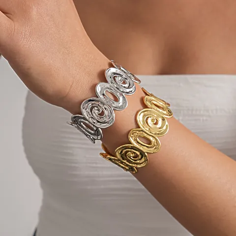 Niche Luxury Western Geometric Hollow Out Oval Copper Cuff Bracelet Women Heavy Industry Hammered Gold Silver Bangle Jewelry