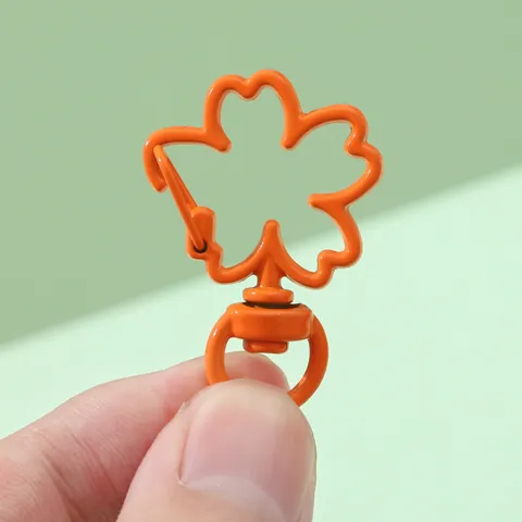 Sakura Blume Geformter Metall Schlüsselanhänger Wirbel Hummerverschluss Haken Legierung Einbrennlack DIY Schmuck Tasche Anhänger