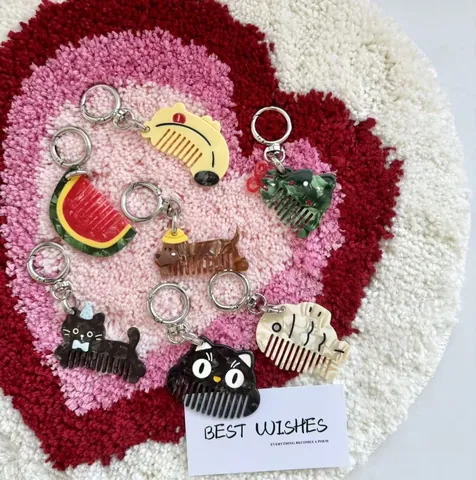 Portachiavi con Pettine in Acetato a Forma di Animale e Frutta Carino Mini Pettine Pendente per Borsa Regalo Donna