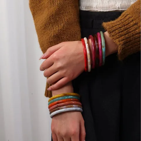 Bracelet Jonc en Résine Marbrée Rétro pour Femmes Motif Pierre Vintage Poli Rond Bijoux de Mode Minimalistes