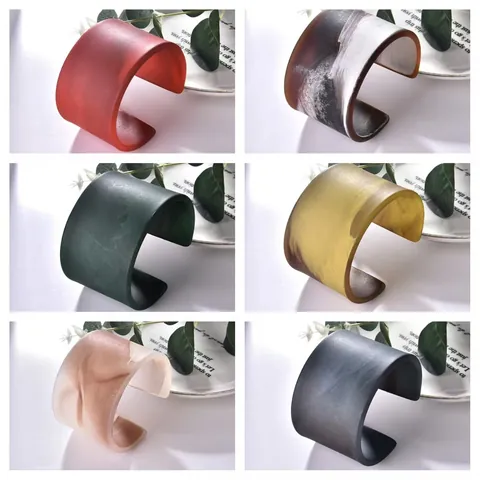 Bracelet Manchette Large en Acrylique Vintage pour Femme Minimaliste Mat Forme en C Ouvert Motif Marbre Bijou Mode