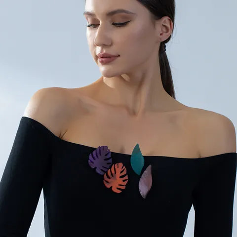 Broche en Acrylique Feuille de Monstera et Fleur Design de Niche Vintage Luxueux Épingle pour Pull Manteau Femme Accessoires