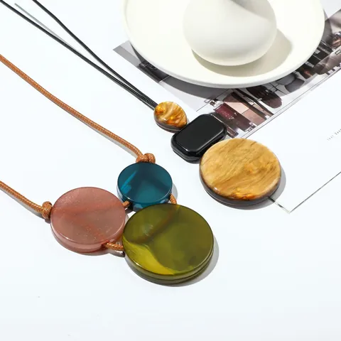 Sautoir Long à Pendentif Géométrique en Acrylique pour Femme Bijoux de Mode avec Corde Cirée Ajustable Texture Marbre Résine