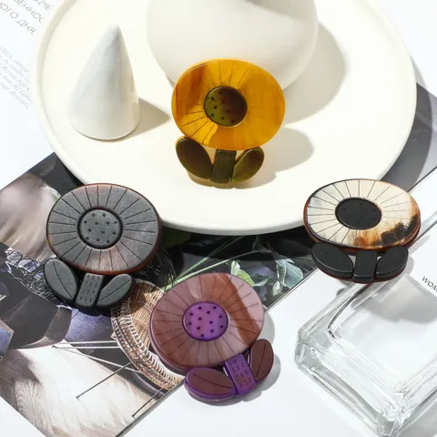Korean Style Sunflower Acrylic Brooch For Women Cute Color Block Flower Badge Fashion Pin Accessory For Coat Jacket