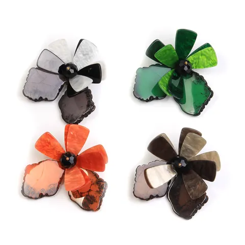 Exaggerated Large Acrylic Flower Brooch For Women Elegant Camellia Floral Corsage Pin For Suits Coats Party Wedding Jewelry Gift