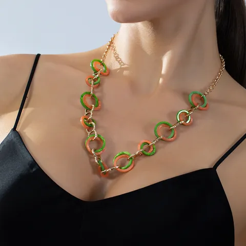 Niche Design Acrylic Round Ring Pendant Necklace For Women Colorful Geometric Clavicle Chain Jewelry Elegant Party Gift