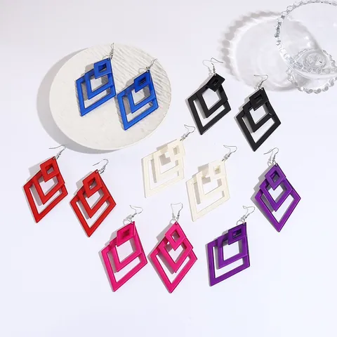 Boucles d'oreilles Clous Géométriques en Acrylique Surdimensionnées Multi-couches Évidées Cœur Étoile pour Femmes Bijoux