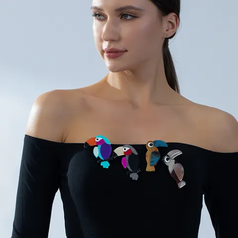 Broche Oiseau Toucan en Acrylique Vintage Français pour Femme Épingle de Revers Animale de Dessin Animé Bijou de Vêtement Marbré à Paillettes Fait à la Main Cadeau