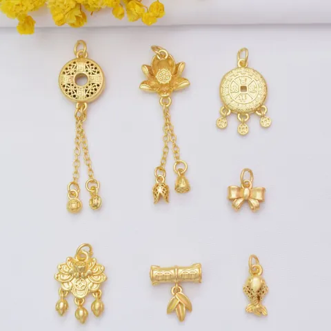Ciondoli in Rame Placcato Oro in Stile Retrò Cinese per la Creazione di Gioielli Fai da Te Ciondoli Portafortuna con Loto Bambù Pesce Koi Fiocco per Bracciale Collana