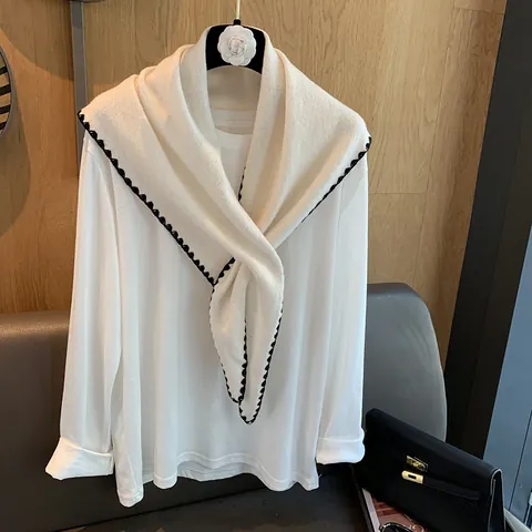 Scialle Triangolare in Pura Lana da Donna Tinta Unita Bordo a Festoncino Caldo Piccola Sciarpa Elegante Accessorio per Autunno Primavera
