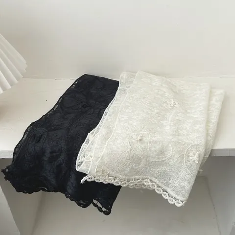 Foulard Elégant en Dentelle pour Femmes avec Broderie Florale Ajourée au Crochet Foulard Long Style Mori Girl