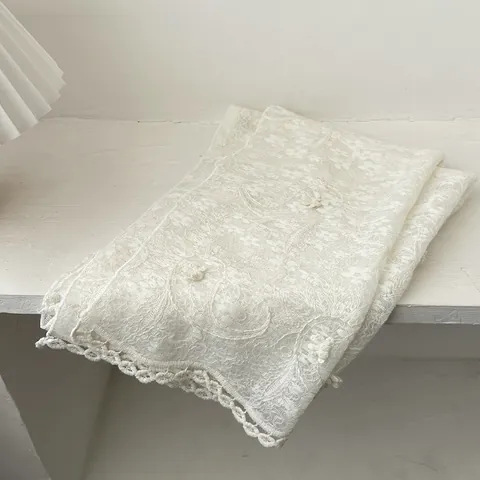 Foulard Elégant en Dentelle pour Femmes avec Broderie Florale Ajourée au Crochet Foulard Long Style Mori Girl