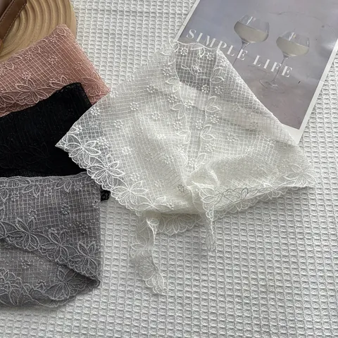 Sciarpa Triangolare in Pizzo Floreale Stile Pastorale Francese Donna Ricamo Traforato Copricapo Sottile Bandana Estiva Accessorio per Capelli