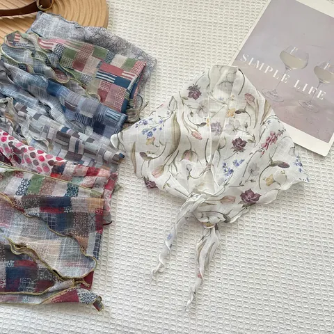 Sciarpa a Triangolo Retrò da Donna con Fiori e Plaid Artistico Stampato in Misto Cotone Sciarpa Sottile con Bordi Smerlati Bandana