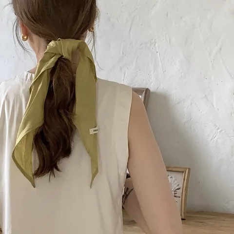 Women 100% Pure Linen Triangle Scarf Lightweight Solid Color Decorative Neck Wrap Thin Breathable Headscarf Fashion Shawl
