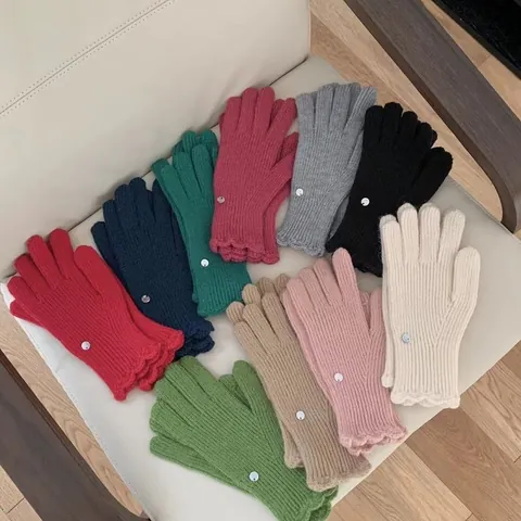 Women Winter Warm Knitted Gloves Solid Color Ribbed Scalloped Edge Decorative Metal Button Touchscreen Windproof Acrylic Mittens