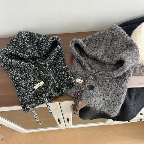Vrouwen Winter Warm Bivakmuts Gebreide Capuchon Sjaal Geïntegreerd Grof Bouclé Garen Knoop Nekwarmer Winddichte Outdoor Pet