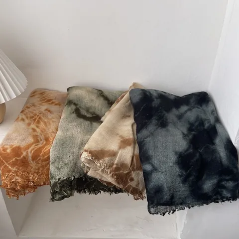 Écharpe Tie Dye pour Femmes Mélange de Laine Léger Châle Dégradé Avec Bords Effilochés Style Rétro Artistique Accessoire Mode