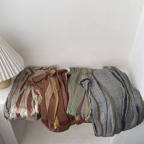 Sciarpa Donna Vintage Mori Style Cotone Lino Scialle a Righe Verticali Retro Con Frange Sottile Versatile Leggero Foulard