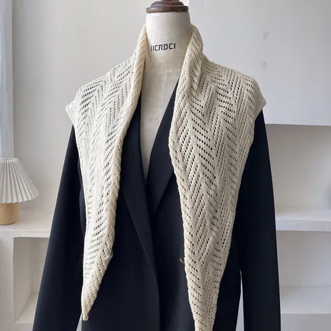 Chal de Punto Calado Elegante para Mujer Pañuelo Triangular de Ganchillo Color Sólido Envoltura de Hombro Decorativa para Primavera Otoño