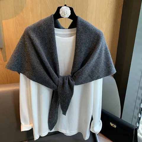 Bufanda Chal Triangular de Punto 100% Lana para Mujer Elegante Color Sólido Hueco Cálido para Otoño Invierno Diario Oficina