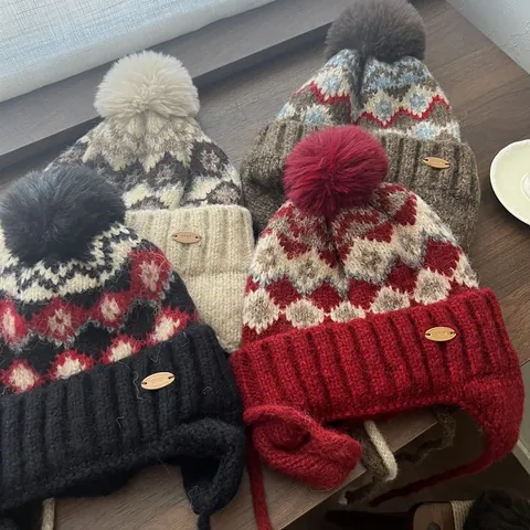 Vintage Fair Isle Knitted Earflap Hat For Women Thickened Warm Trapper Hat With Pom Pom Jacquard Polyester Winter Knitted Hat