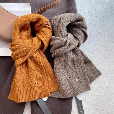 Women Retro Japanese Style Pure Merino Wool Cable Knit Scarf Warm Winter Speckled Yarn Knitted Scarf With Metal Tag Decoration
