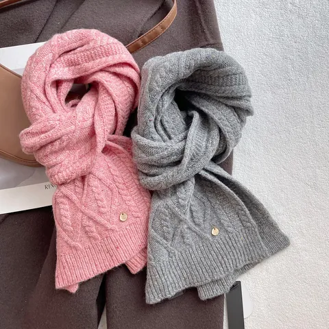 Women Retro Japanese Style Pure Merino Wool Cable Knit Scarf Warm Winter Speckled Yarn Knitted Scarf With Metal Tag Decoration