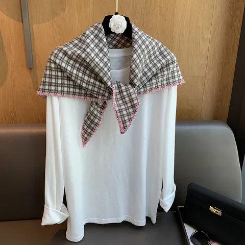 Women Retro Plaid Triangle Scarf Nordic Style Knit Shawl Wrap Autumn Winter Warm Neck Protector Fashion Scarf Shoulder Wrap