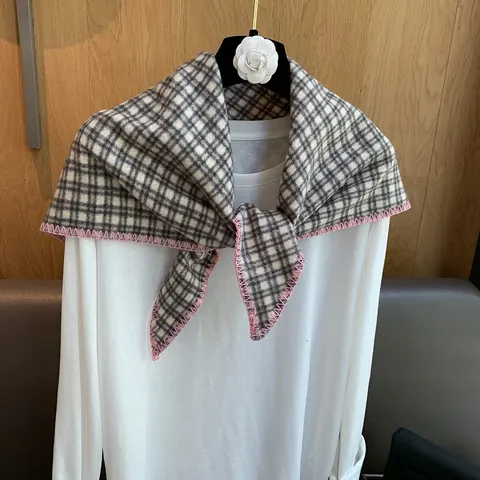 Women Retro Plaid Triangle Scarf Nordic Style Knit Shawl Wrap Autumn Winter Warm Neck Protector Fashion Scarf Shoulder Wrap