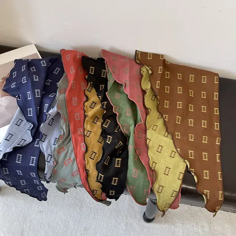Foulard a Triangolo in Cotone a Quadri Geometrici con Colori a Contrasto Vintage per Donna Foulard Decorativo Bordo Ondulato
