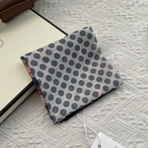Koreanischer Stil Retro Punktmuster Blumen Viereckiges Tuch Für Damen Baumwolle Bandana Haargummi Halstuch Dekorativer Kopfwickel Modeaccessoire