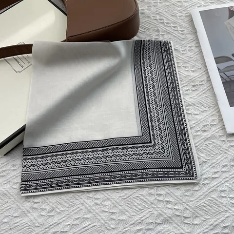 Pañuelo Cuadrado de Mezcla de Seda con Estampado de Cachemira Geométrico Vintage para Mujer Suave Satin Pañuelo Elegante Accesorio para el Pelo