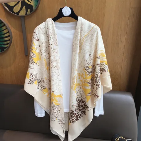 Foulard Quadrato Grande da Donna con Stampa Floreale Elegante Stile Francese Protezione Solare Scialle da Spiaggia Leggero Satin