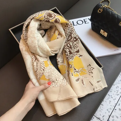 Foulard Quadrato Grande da Donna con Stampa Floreale Elegante Stile Francese Protezione Solare Scialle da Spiaggia Leggero Satin