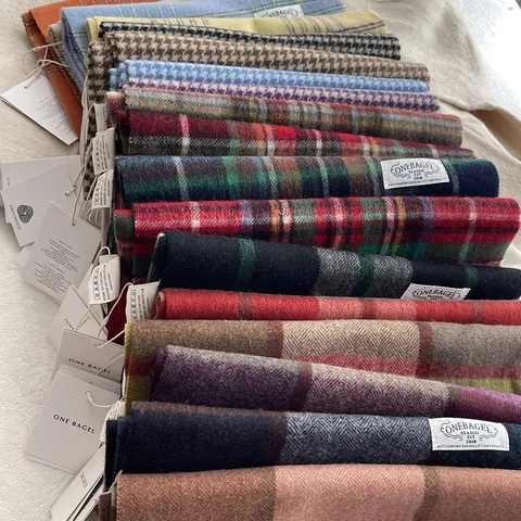 Bufanda de 100% Lana para Mujeres Hombres Invierno Cálido Suave Retro Británico Pata de Gallo Borlas Chal Calentador de Cuello Regalo