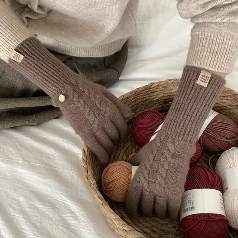 Women Winter Warm Knitted Gloves Acrylic Wool Blend Cable Knit Touch Screen Gloves Solid Color Ribbed Cuff Mittens