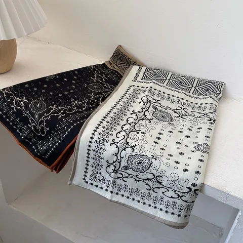 Sciarpa In Misto Lana Satinata Con Stampa Paisley Vintage Donna Scialle Bohemien Doppia Faccia Accessori Moda Primavera