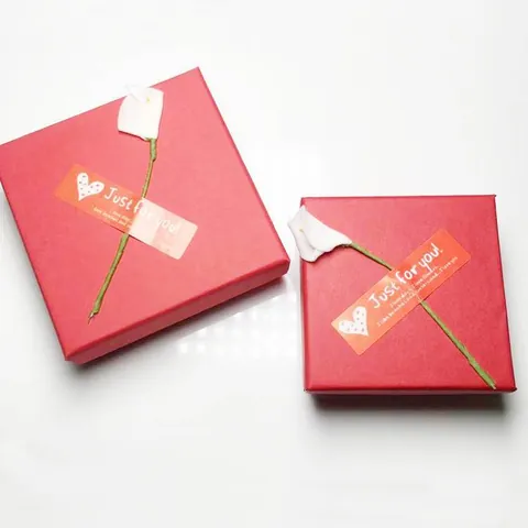 Square Velvet Jewelry Box Red Cardboard Gift Box With Artificial Flower For Bracelet Pendant Necklace Storage Packaging Case