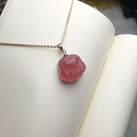 Pendentif Patte de Chat en Cristal de Fraise Naturel Avec Fermoir en Alliage Plaqué Or Bijoux pour Femmes Filles Cadeau