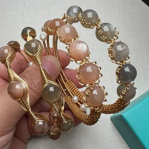 Handgefertigter Drahtumwickelter Naturstein Kristall Armreif Gold Vergoldeter Kupferdraht Schmuck Für Damen Sonnenstein Mondstein Armband