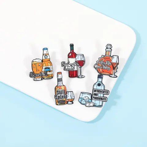 Spille in Lega Vintage Bottiglia di Alcol in Smalto Birra Whiskey Bottiglia di Vino Spilla per Vestiti Zaino Accessori Regalo