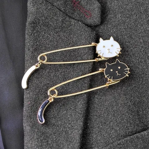 Lindo Broche de Gato de Dibujos Animados Japonés en Aleación Chapada en Oro Esmalte Con Cola Móvil Regalo para Mujeres Ropa Bolso