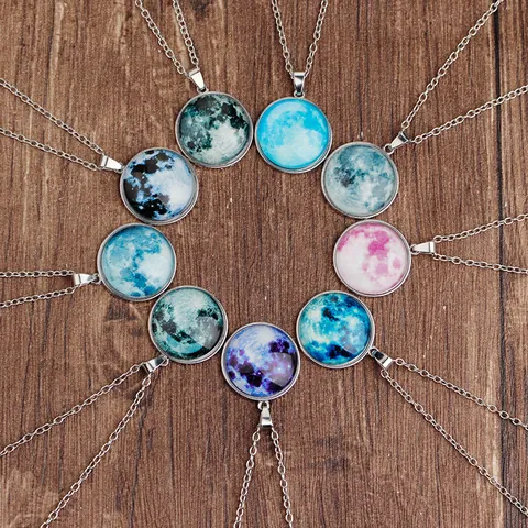 Fashion Luminous Gem Pendant Necklace Alloy Starry Sky Moon Design Electroplated Round Pendant Necklaces For Women Men Party Casual Jewelry Gift
